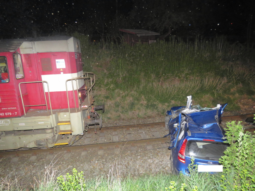 nehoda zeleznicni prejezd trest stret auta s vlakem PCR 1
